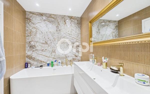 Appartement à vendre    4 pièces • 77,60 m2 Mandelieu-la-Napoule