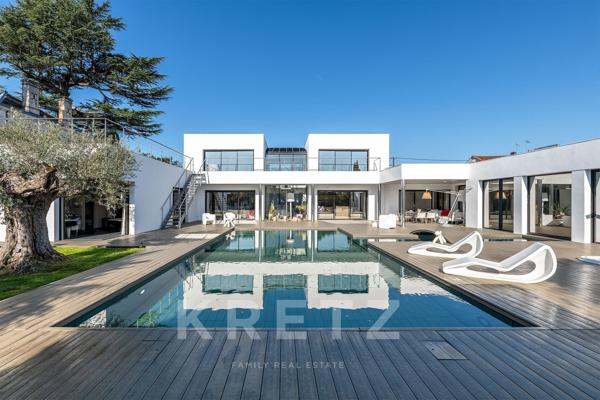 Villa contemporaine de 365 m² avec piscine et jacuzzi