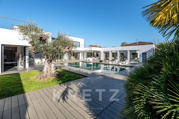 Villa contemporaine de 365 m² avec piscine et jacuzzi
