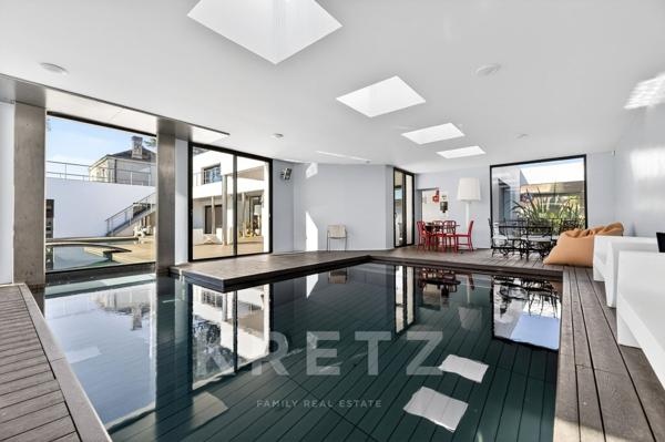 Villa contemporaine de 365 m² avec piscine et jacuzzi