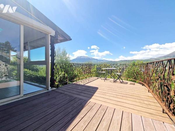 Maison atypique  très vitrée avec vue imprenable sur Ceüze et Charance