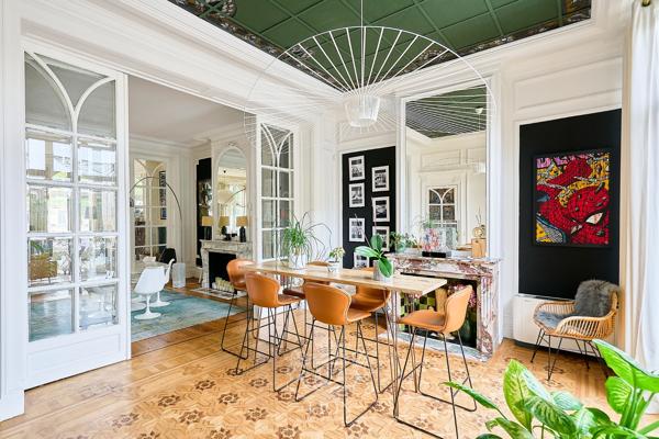 Maison bourgeoise d'exception, jardin, studio, garage.
