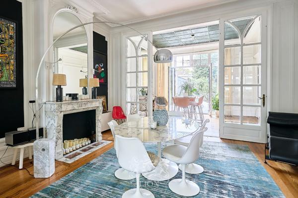 Maison bourgeoise d'exception, jardin, studio, garage.