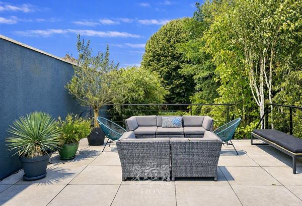 Maison bourgeoise d'exception, jardin, studio, garage.