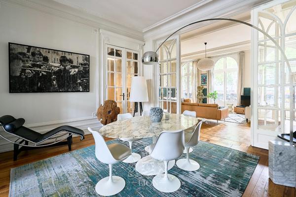 Maison bourgeoise d'exception, jardin, studio, garage.