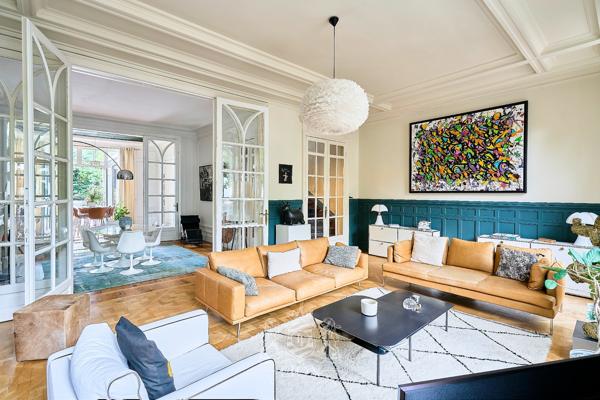Maison bourgeoise d'exception, jardin, studio, garage.