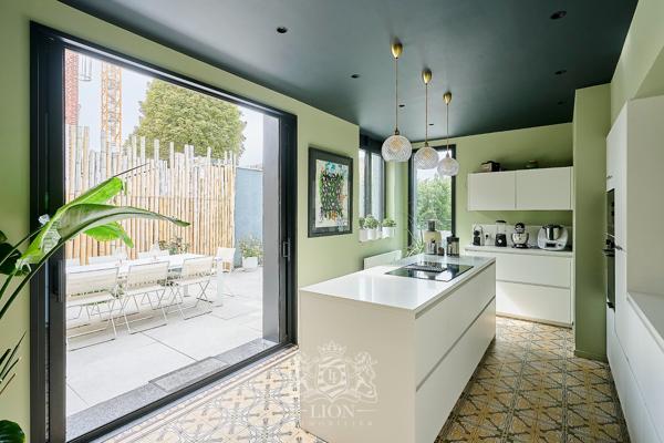 Maison bourgeoise d'exception, jardin, studio, garage.