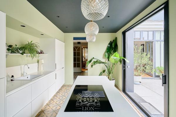 Maison bourgeoise d'exception, jardin, studio, garage.