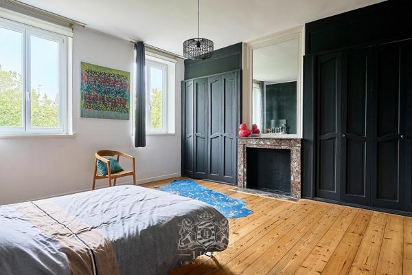 Maison bourgeoise d'exception, jardin, studio, garage.