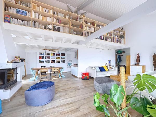 RARE, centre-ville, plain-pied, calme et vue massifs, deux garages