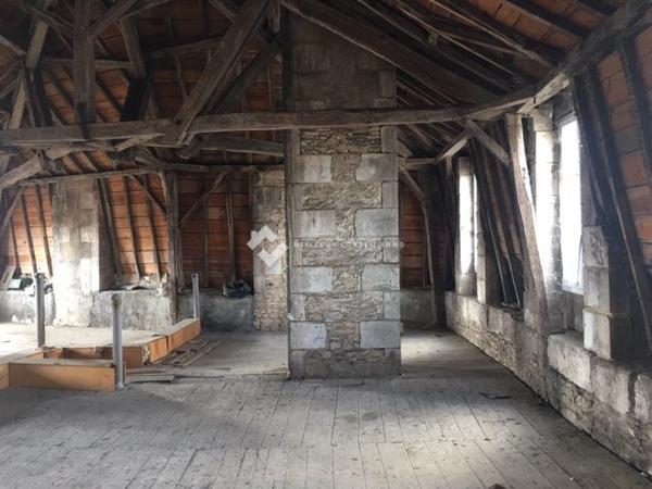 Immeuble à vendre, 375 m² - Neuville-de-Poitou 86170