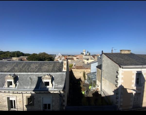 Immeuble à vendre, 375 m² - Neuville-de-Poitou 86170