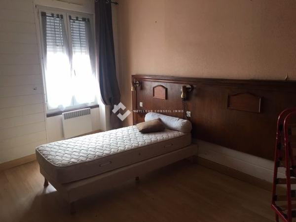 Immeuble à vendre, 375 m² - Neuville-de-Poitou 86170