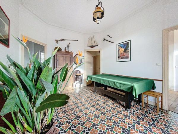 Belle Longere en parfait etat en plein centre ville proximite des commerces