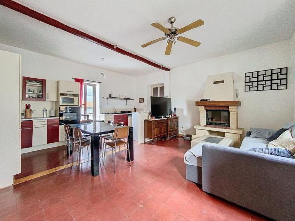 Belle Longere en parfait etat en plein centre ville proximite des commerces