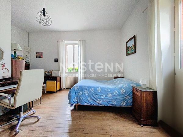 Belle Longere en parfait etat en plein centre ville proximite des commerces