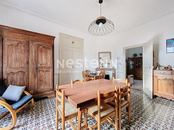 Belle Longere en parfait etat en plein centre ville proximite des commerces