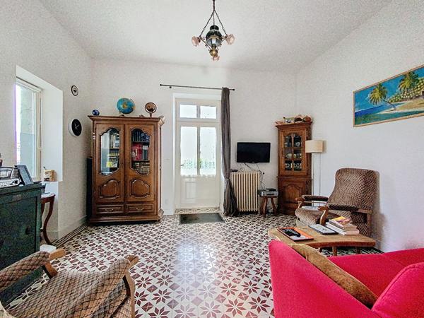 Belle Longere en parfait etat en plein centre ville proximite des commerces