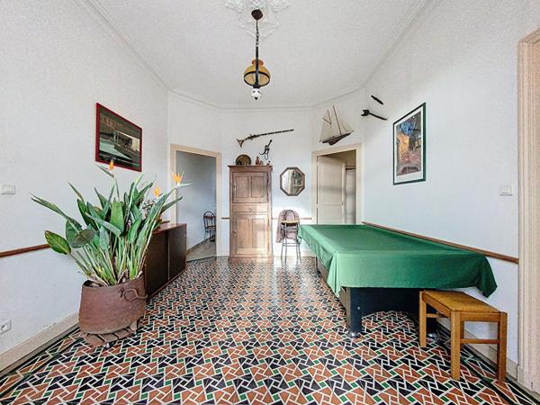 Belle Longere en parfait etat en plein centre ville proximite des commerces