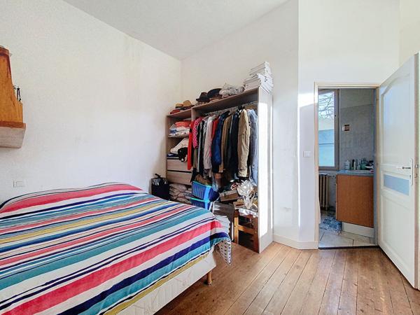 Belle Longere en parfait etat en plein centre ville proximite des commerces