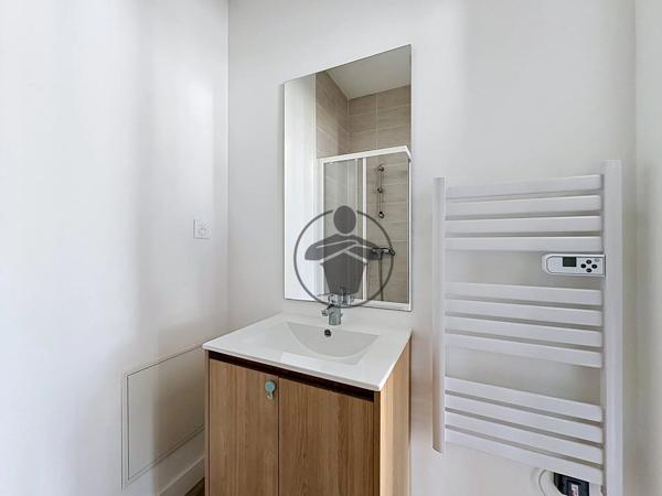 Location                                                      Appartement
                        
                     1 pièces                      29 m2                     à Saint-Quentin