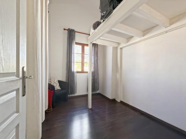 Quincieux (69650) Charmante maison de village avec terrasse au cœur du centre, à deux pas des commodités et de la gare