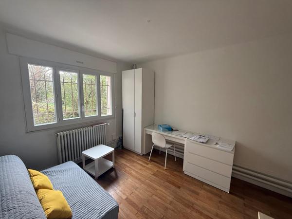 Chambre de Bonne dans une résidence calme et arborée