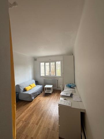 Chambre de Bonne dans une résidence calme et arborée