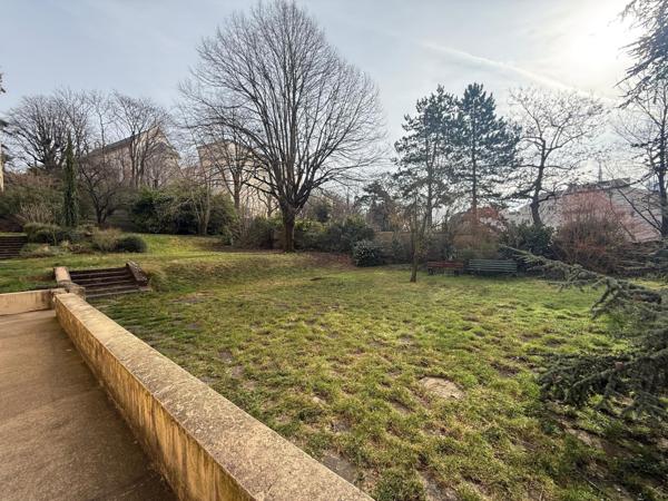 Chambre de Bonne dans une résidence calme et arborée