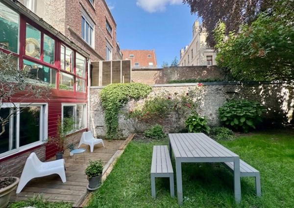 Exclusivité Vieux Lille, Magnifique Maison de 240 m² avec jardin bucolique Lille Exclusivité Vieux Lille, Magnifique Maison de 240 m² avec jardin bucolique Lille