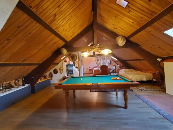 Domaine parsemé de plusieurs étangs, sa maison t4 et sa dépendance t2+2.