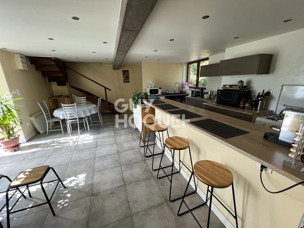 Charmante Maison à Vendre à Montchal - 8 Pièces avec Grand Terrain !