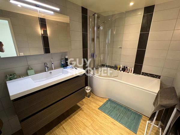 Charmante Maison à Vendre à Montchal - 8 Pièces avec Grand Terrain !