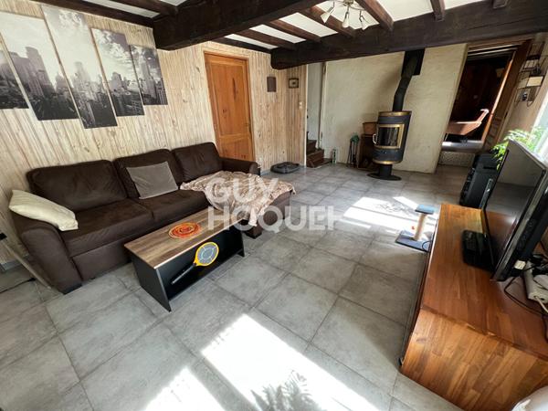 Charmante Maison à Vendre à Montchal - 8 Pièces avec Grand Terrain !