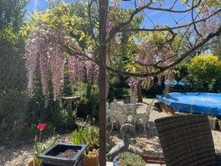 Secteur Tarn-et-Garonne. Maison de village bien équipée avec de bonnes pièces et un jardin attrayant