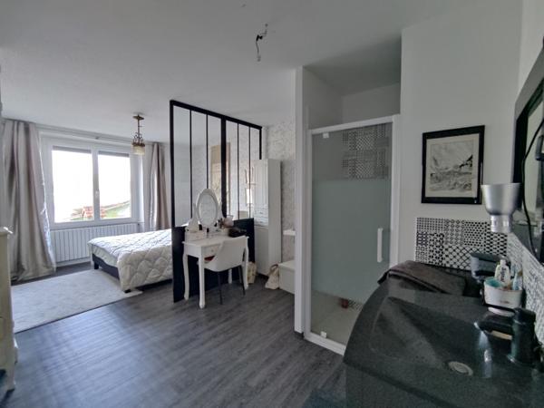 Maison de plain pied avec vue sur étang !