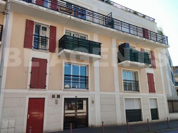 A vendre F2 lumineux avec balcon dans une belle résidence 