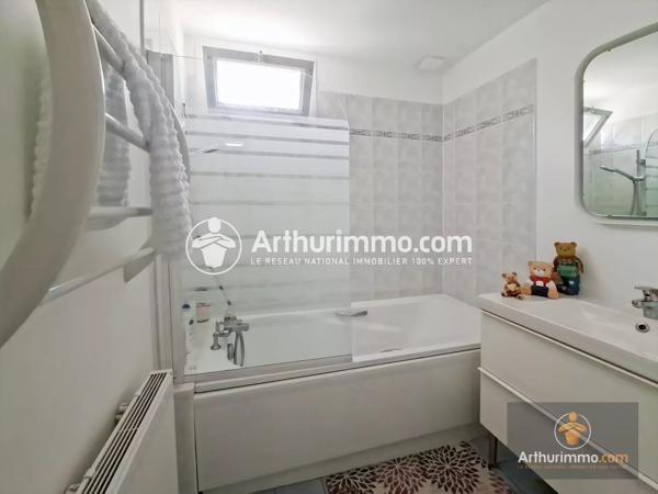 Vente                                                      Maison
                        
                     6 pièces                      142 m2                     à Saint-Pierre-du-Perray