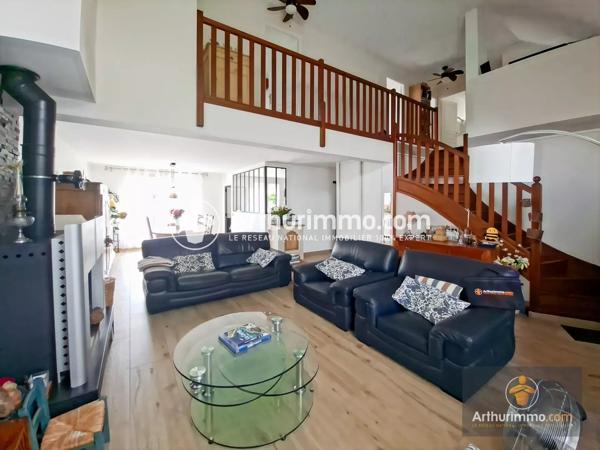 Vente                                                      Maison
                        
                     6 pièces                      142 m2                     à Saint-Pierre-du-Perray