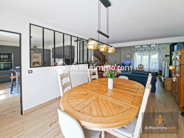 Vente                                                      Maison
                        
                     6 pièces                      142 m2                     à Saint-Pierre-du-Perray