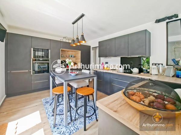 Vente                                                      Maison
                        
                     6 pièces                      142 m2                     à Saint-Pierre-du-Perray