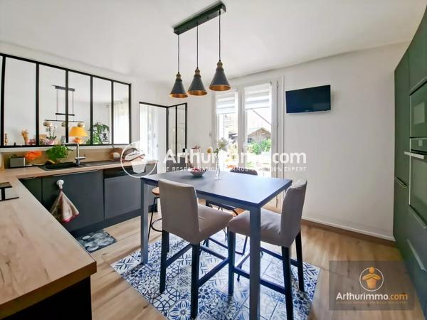 Vente                                                      Maison
                        
                     6 pièces                      142 m2                     à Saint-Pierre-du-Perray