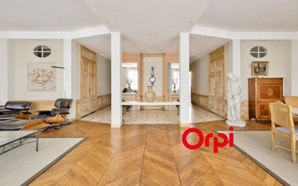 Appartement à vendre    3 pièces • 128 m2 Lyon 2