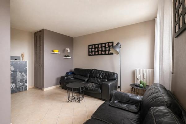 LIVRY GARGAN appartement T4 6 85 M2 cave et place de parking