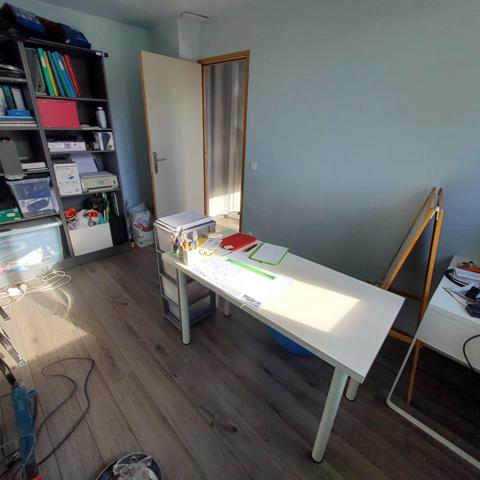4 PIECES  DANS PETITE RESIDENCE AVEC FAIBLES CHARGES