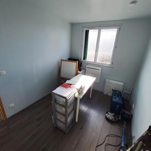 4 PIECES  DANS PETITE RESIDENCE AVEC FAIBLES CHARGES