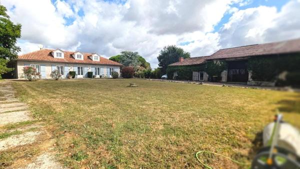 Maison familiale de caractère – 219 m² habitables, parc arboré de 4 900 m², dépendances et pigeonnier – secteur Artigues, Foulayronnes