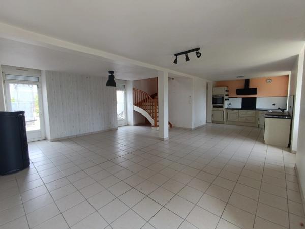 🏡 Maison familiale – Centre bourg de Laz – 108 m² habitables + potentiel