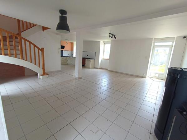 🏡 Maison familiale – Centre bourg de Laz – 108 m² habitables + potentiel