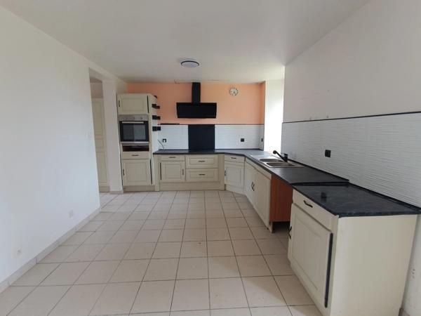 🏡 Maison familiale – Centre bourg de Laz – 108 m² habitables + potentiel